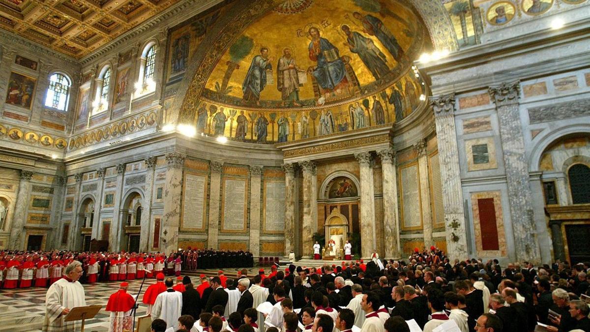 Una misa en la basílica romana de San Pablo Extramuro