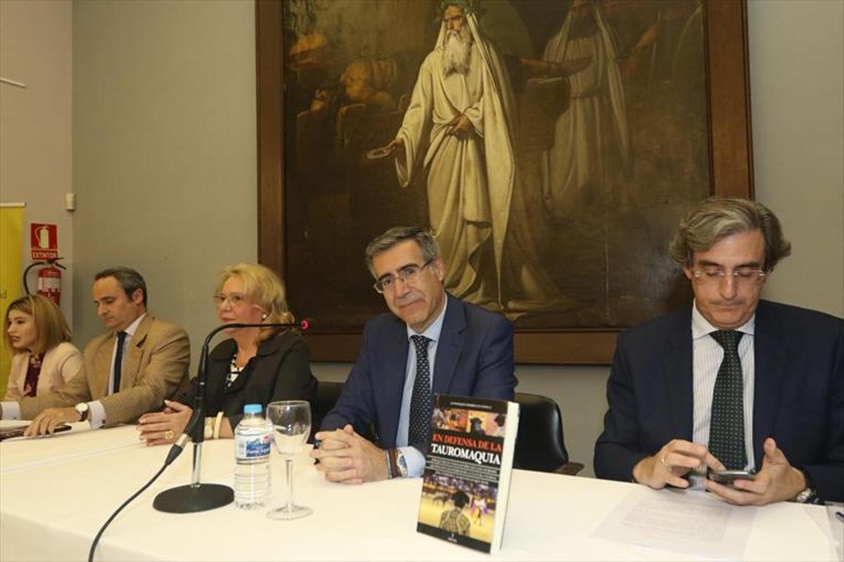 'En defensa de la tauromaquia', en el Real Círculo de la Amistad