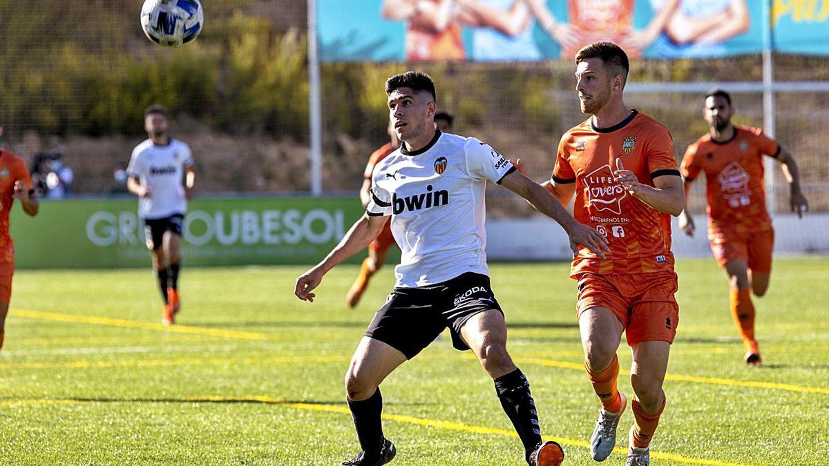 Un punto muy trabajado para el debut en Segunda B