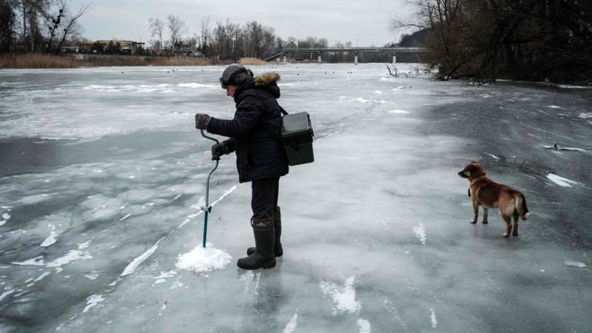 Últimas imágenes de la guerra con frio, destrucción y incerteza en Ucrania