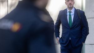 28/10/2024 El ex secretario de Estado de Seguridad Francisco Martínez a su llegada para declarar en la Audiencia Nacional, a 28 de octubre de 2024, en Madrid (España). El juez de la Audiencia Nacional (AN) Santiago Pedraz toma declaración como investigado hoy al que fuera secretario de Estado de Seguridad con el PP Francisco Martínez por las presuntas investigaciones prospectivas y ajenas al control judicial que se habrían llevado a cabo sobre varios cargos de Podemos. El partido presentó una querella por delitos de organización criminal, apoderamiento y revelación de secretos, prevaricación administrativa y falsedad documental. POLITICA Eduardo Parra - Europa Press