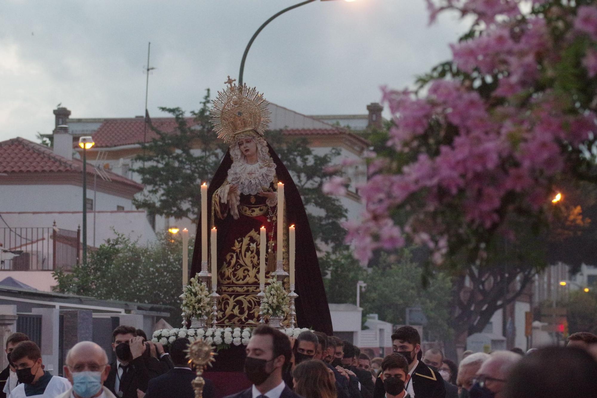 Salida de la Virgen Mediadora en Rosario de la Aurora.