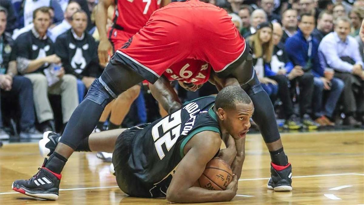 Middleton lideró el ataque ganador de los Bucks