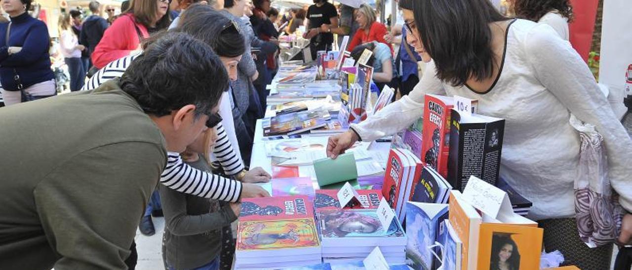 La Feria del Libro celebrada en la Glorieta, antes de la pandemia. | MATÍAS SEGARRA