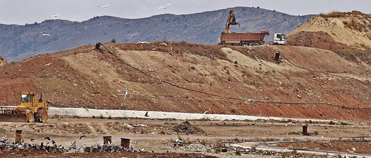 El vertedero de Vaersa de Villena dejará de recibir basuras en el plazo de un año.