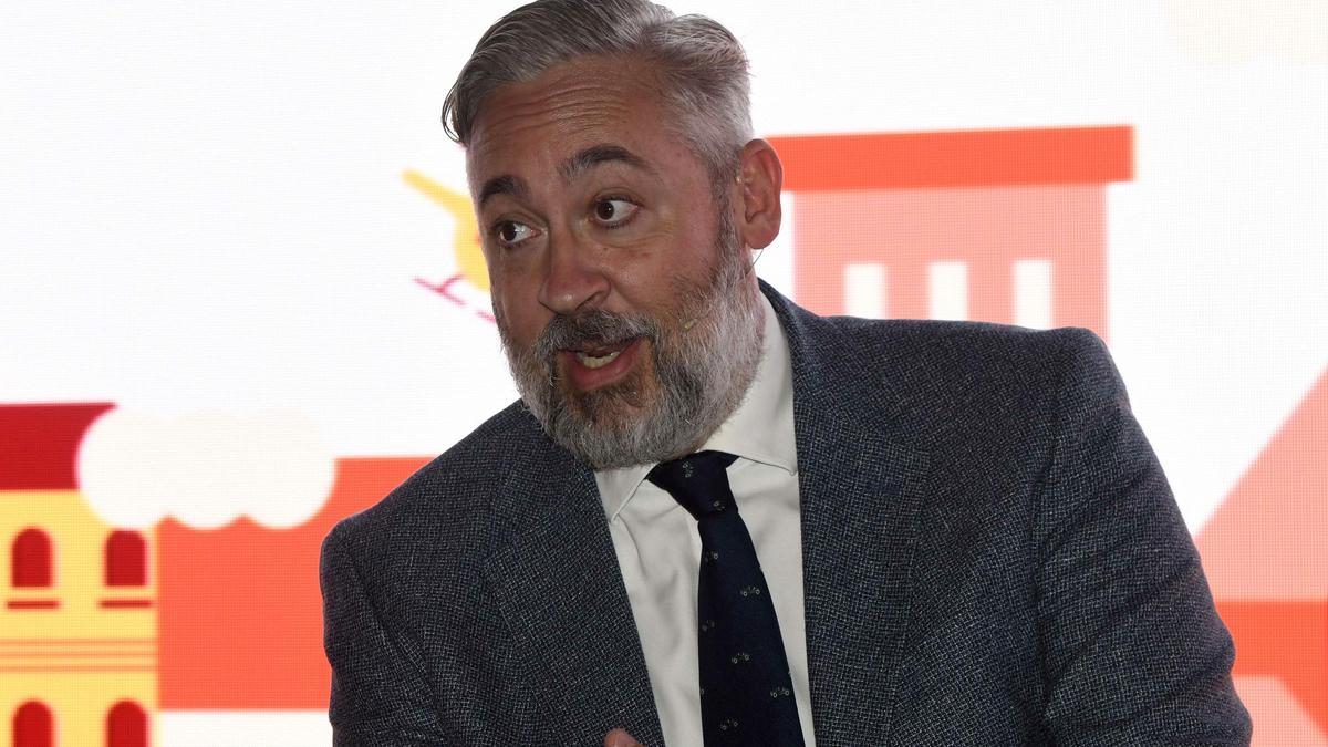Víctor Martínez, alcalde de Santomera, este martes en el foro celebrado en Murcia.