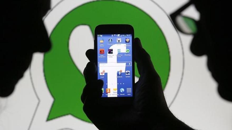 Facebook y WhatsApp unirán sus servicios.