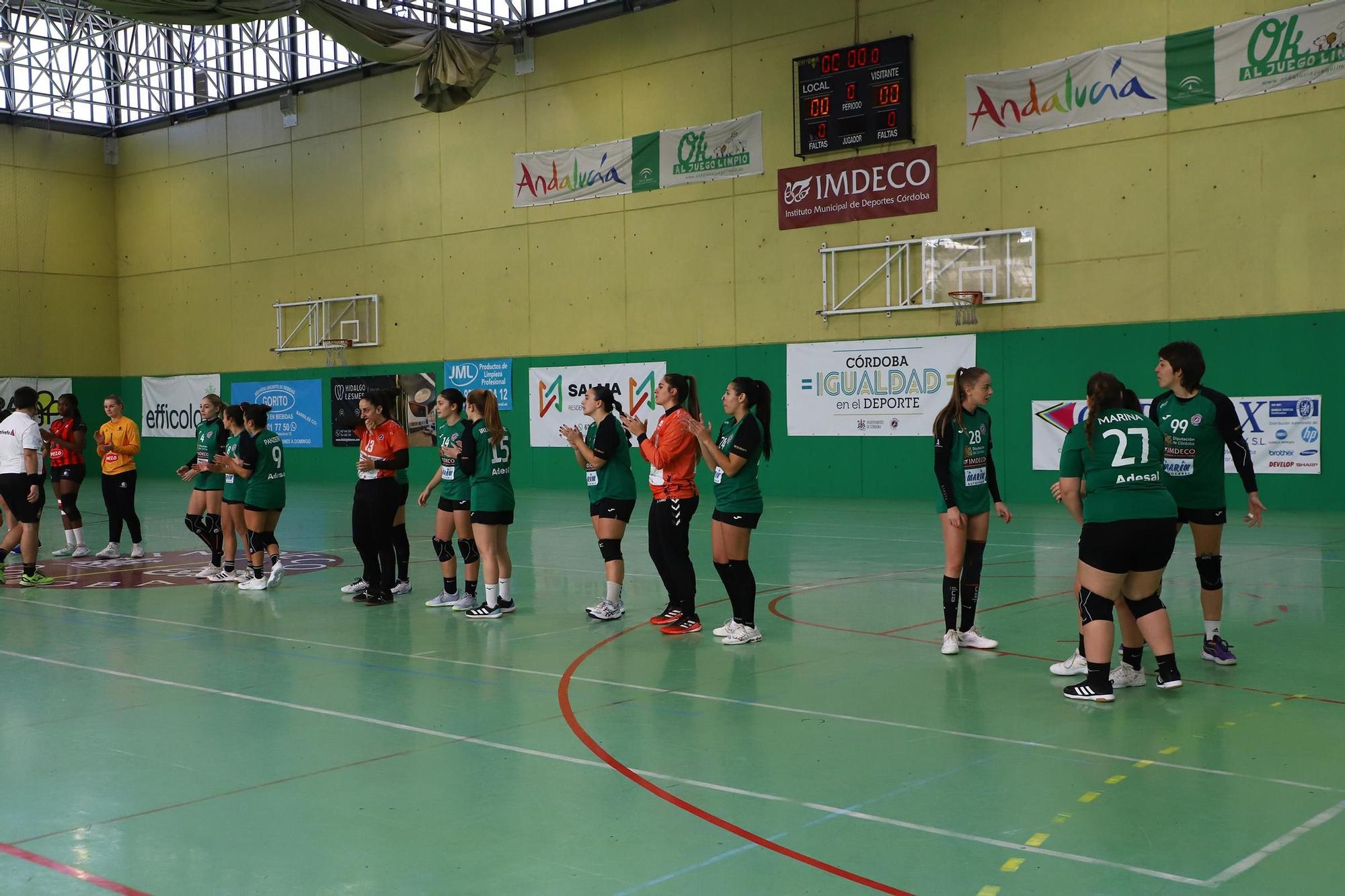 Adesal - Deza Cajasur : el derbi del balonmano femenino cordobés en imágenes