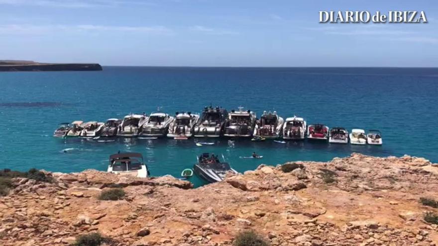 17 barcos, con la música a todo volumen, de fiesta en una zona protegida de Formentera