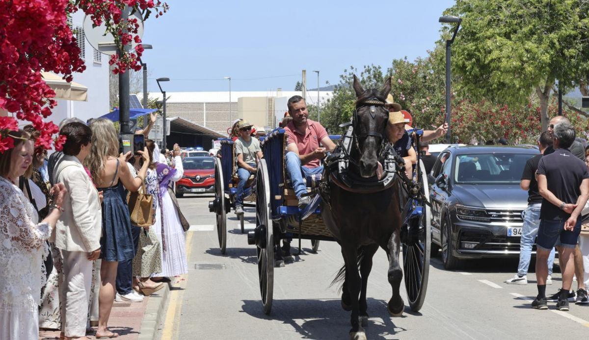 El desfile de carros comenzará tras los actos religiosos.