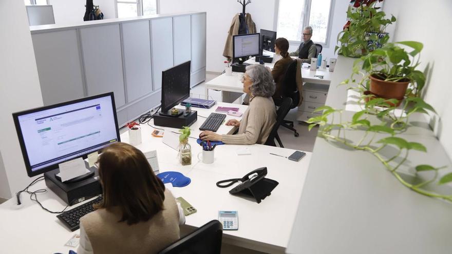 Hasta 45.000 funcionarios andaluces pueden solicitar ya el complemento por carrera horizontal: podrán cobrar hasta 2.600 euros más al año