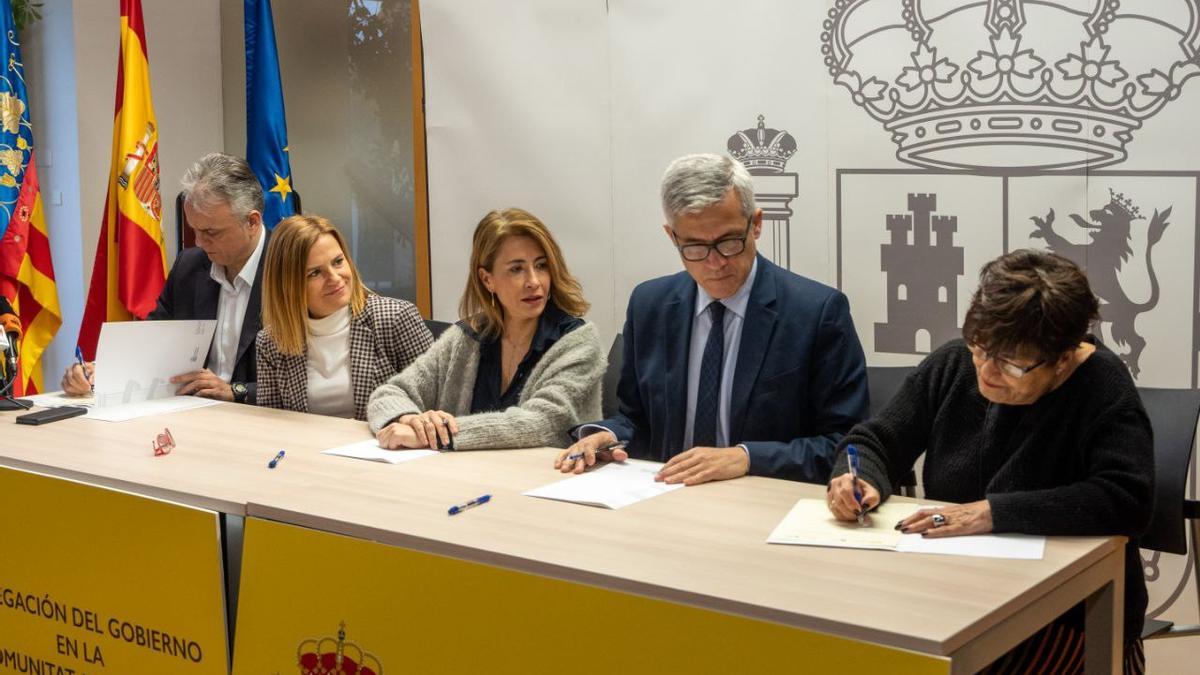 Moment de la signatura del conveni realitzada a la ciutat de València.