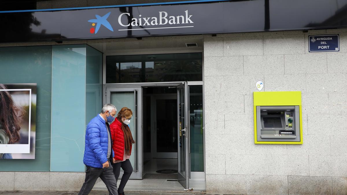 CUOTA DÍA A DÍA | El motivo por el que Caixabank te ha cobrado 60 euros en comisiones