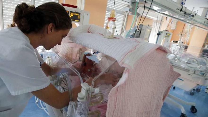 Siete hospitales gallegos investigan sobre la principal secuela de los bebés prematuros