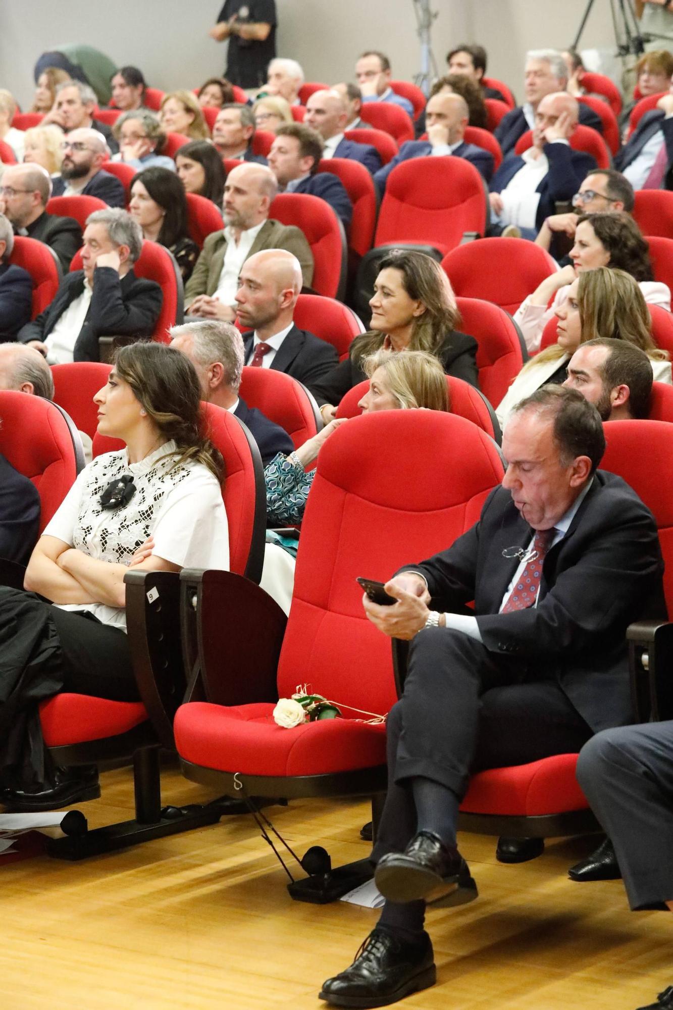EN IMÁGENES: Los premios de la Cámara de Comercio de Avilés con el cardenal Artime entre los galardonados