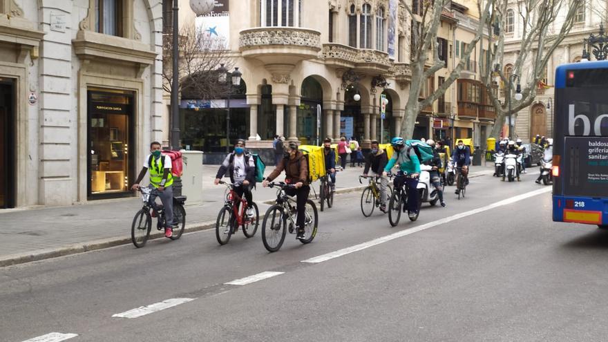 Un centenar de &#039;riders&#039;  se manifiestan en Palma