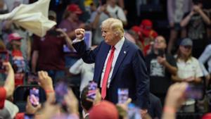 Trump torna a la campanya amb un to encara més incendiari
