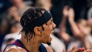 Un triple de Robinson segella l’agònic triomf del Barça contra el Maccabi