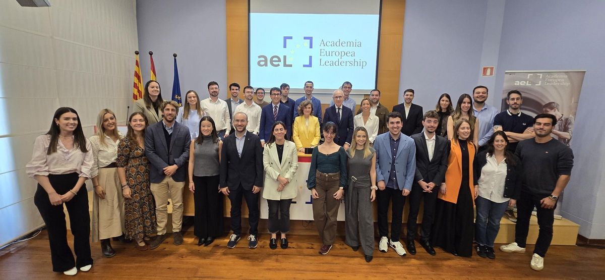 Carmen Calvo en una foto de familia en la Academia Europea Leadership Carmen Calvo en una foto de familia en la Academia Europea Leadership