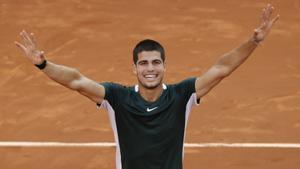 Alcaraz exhibeix el seu millor tennis per tombar també Djokovic a Madrid