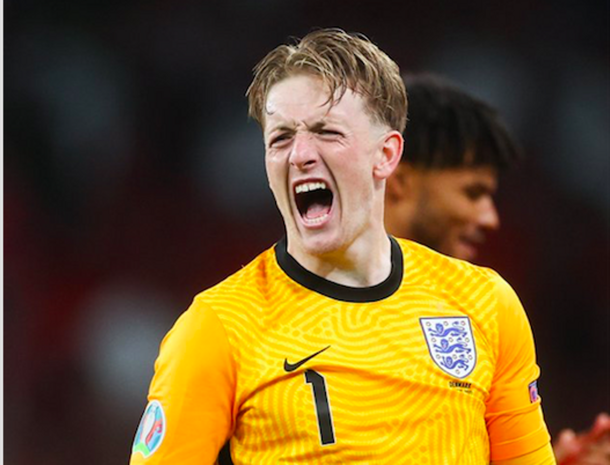 Pickford celebra el pase a la final de Wembley tras eliminar a Dinamarca en la semifinal.