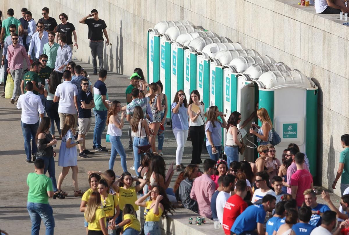 Fotogalería / El macrobotellón en El Arenal