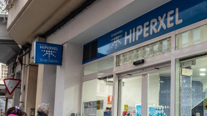 Tienda de Hiperxel en Pontejos cuando estaba abierta. |   // CASTELEIRO