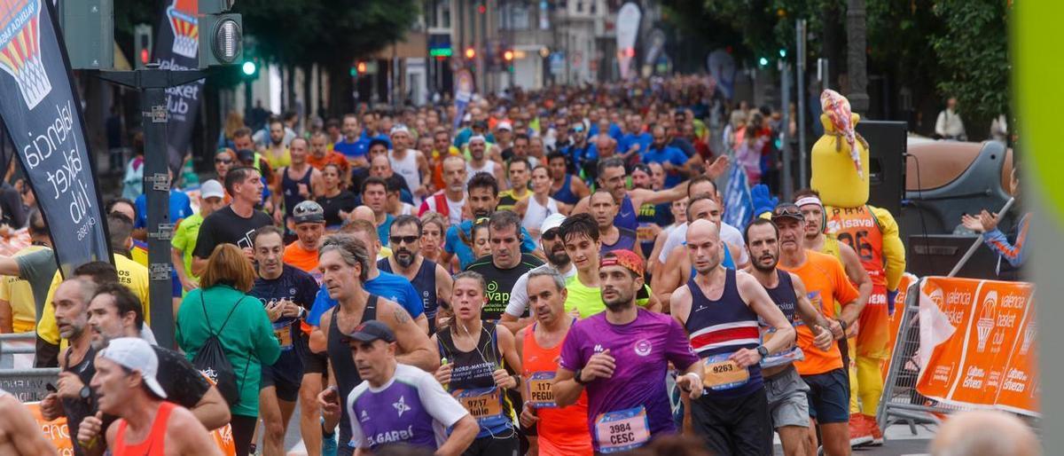 Corredores en la media maratón de 2022 en Valencia.