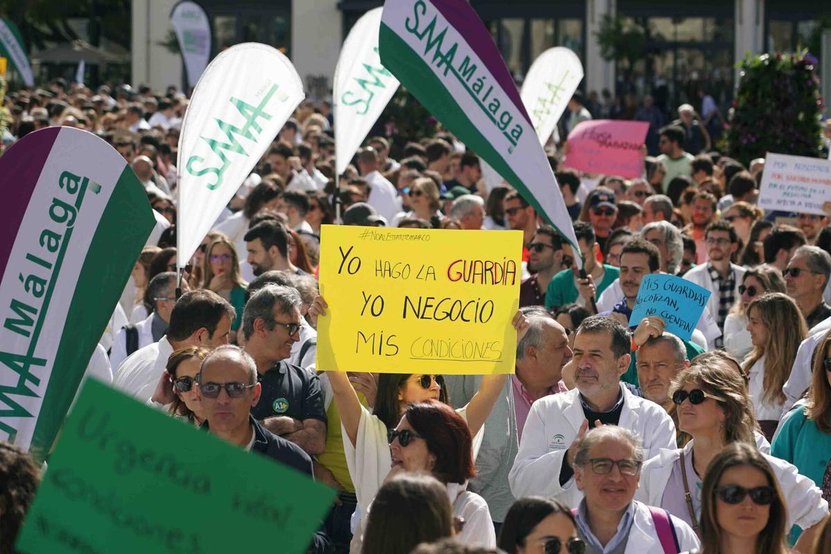 Más de medio millar de médicos de Málaga marchan por calle Larios en una nueva jornada de huelga Más de medio millar de médicos de Málaga marchan por calle Larios en una nueva jornada de huelga