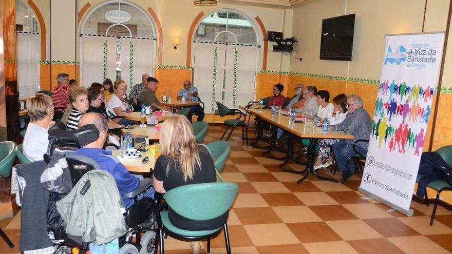 La presentación pública tuvo lugar ayer por la tarde en un céntrico hotel cangués. // G.Núñez