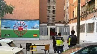 Más de 60 agentes despliegan una macrooperación antidroga en la calle Santa Rita de Murcia