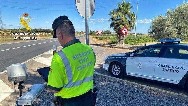 Un agente de la Guardia Civil de Tráfico