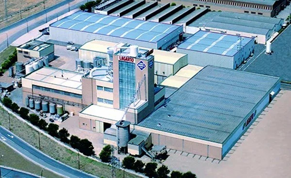 Vista exterior de la fábrica de Euroquímica (Lagarto) en el polígono Malpica de Zaragoza.