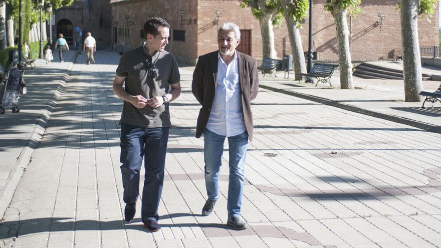 Luciano Huerga y Manuel Burón en 2015, tras alcanzar el primer acuerdo del Gobierno de coalición.