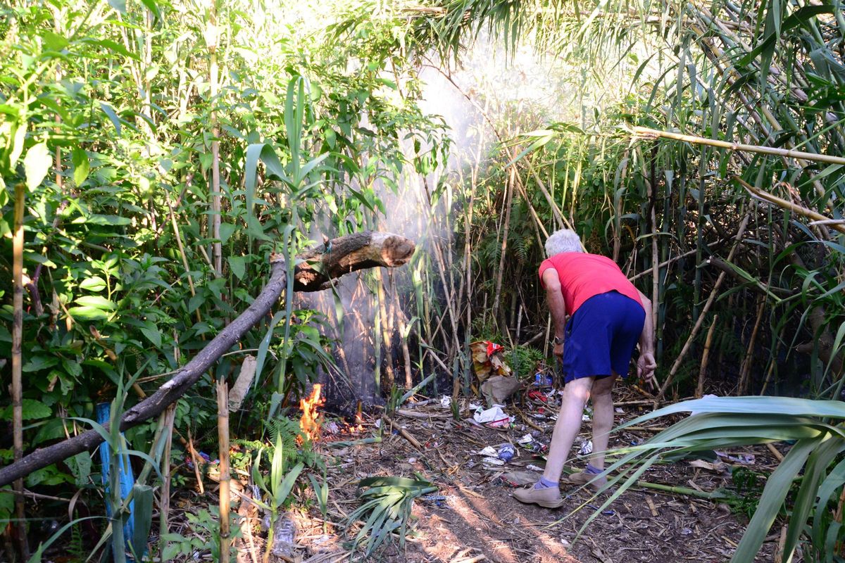 Imagen del pequeño incendio en la finca de A Tiradoura.
