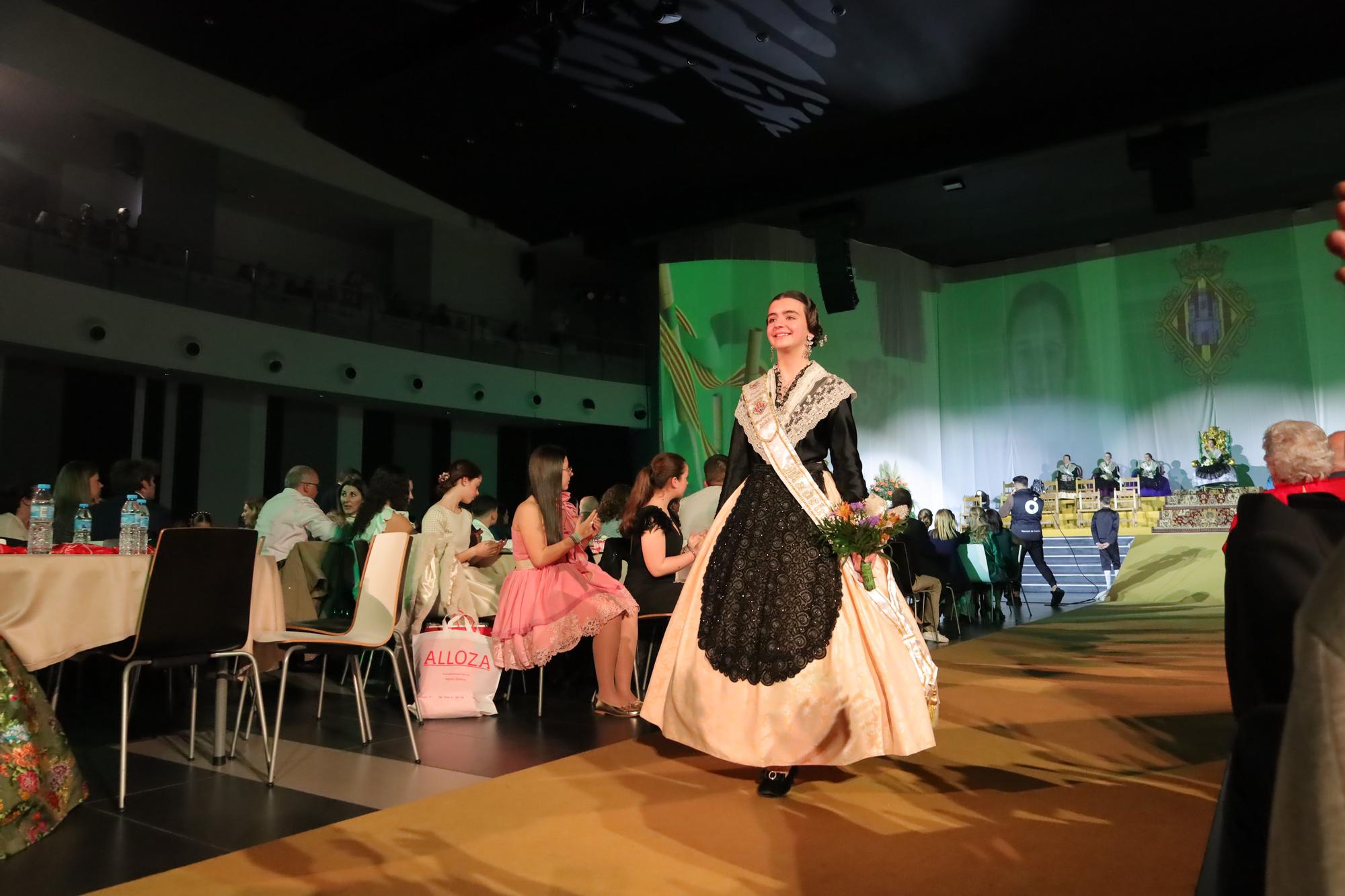 Galania a la reina infantil de las fiestas de la Magdalena