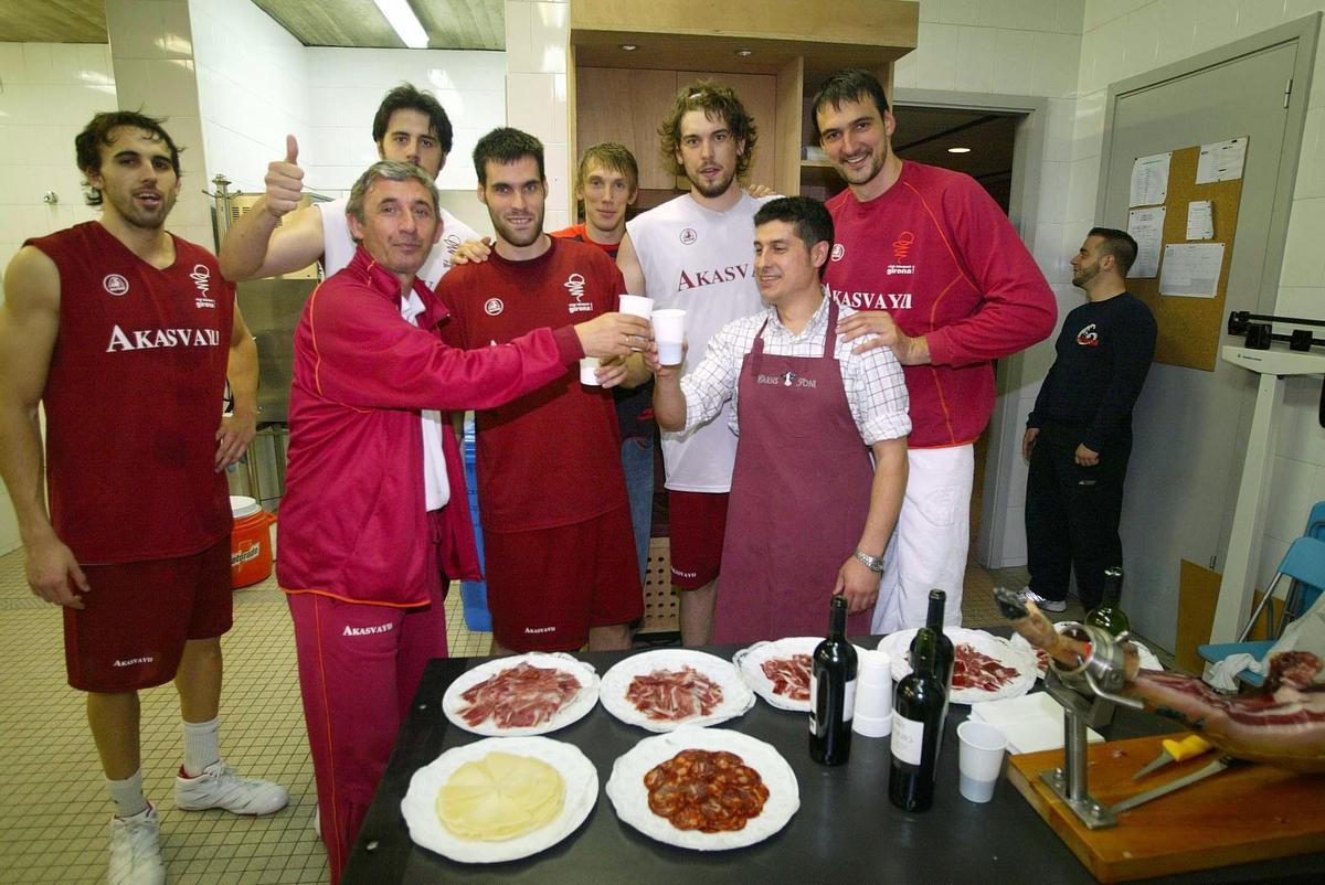 El carnisser Toni Rodríguez amb l'equip de l'Akasvayu l'any 2007.