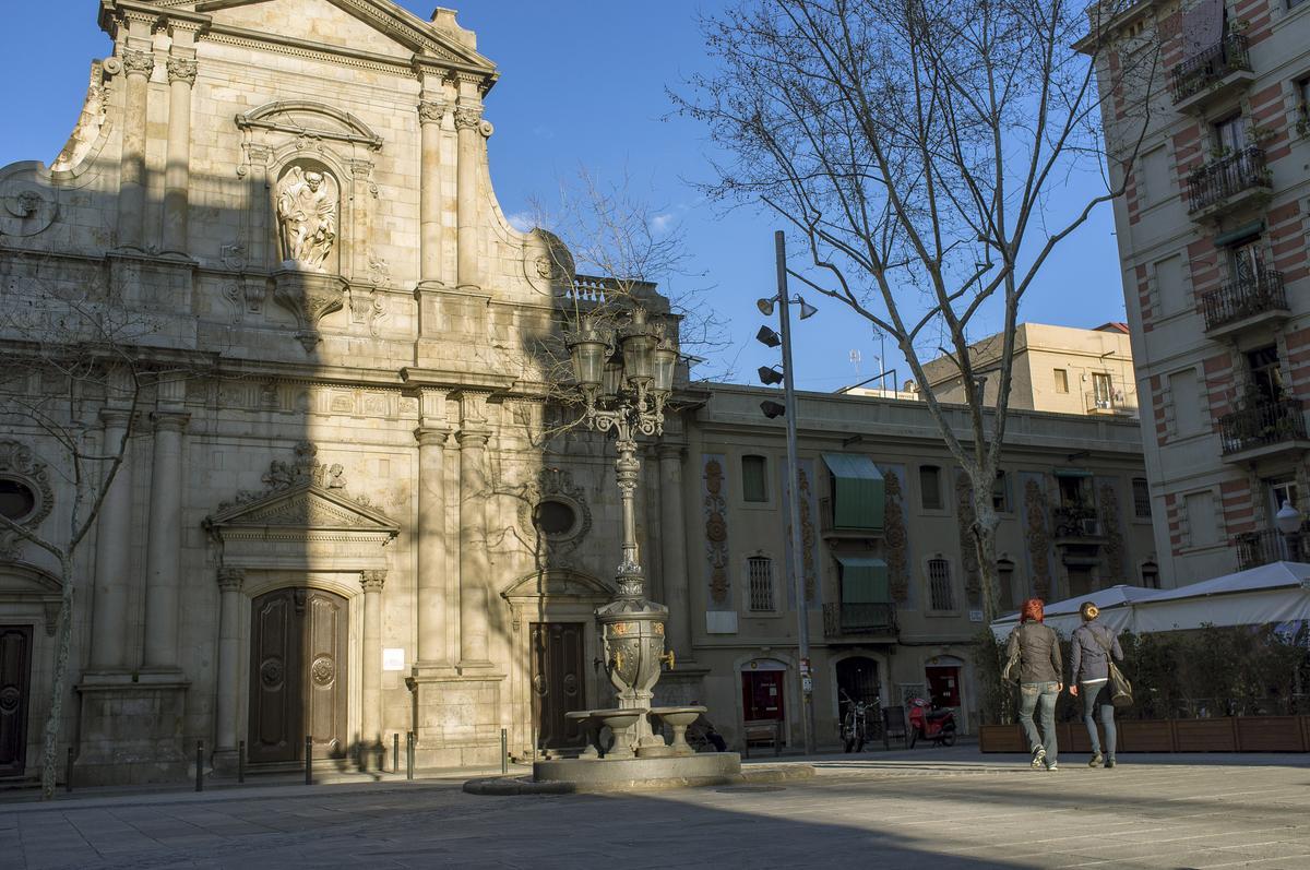 Plaza de la Barceloneta, con la iglesia de Sant Miquel del Port, en una imagen de archivo