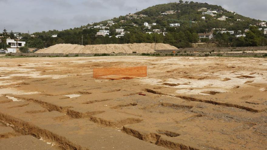 Las zanjas de cultivo antiguas halladas durante la excavación arqueológica. | VICENT MARÍ