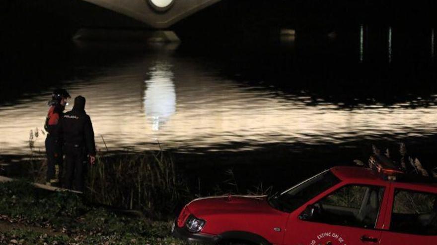 Bomberos y Policía Municipal rastrean el río Duero en busca de un hombre