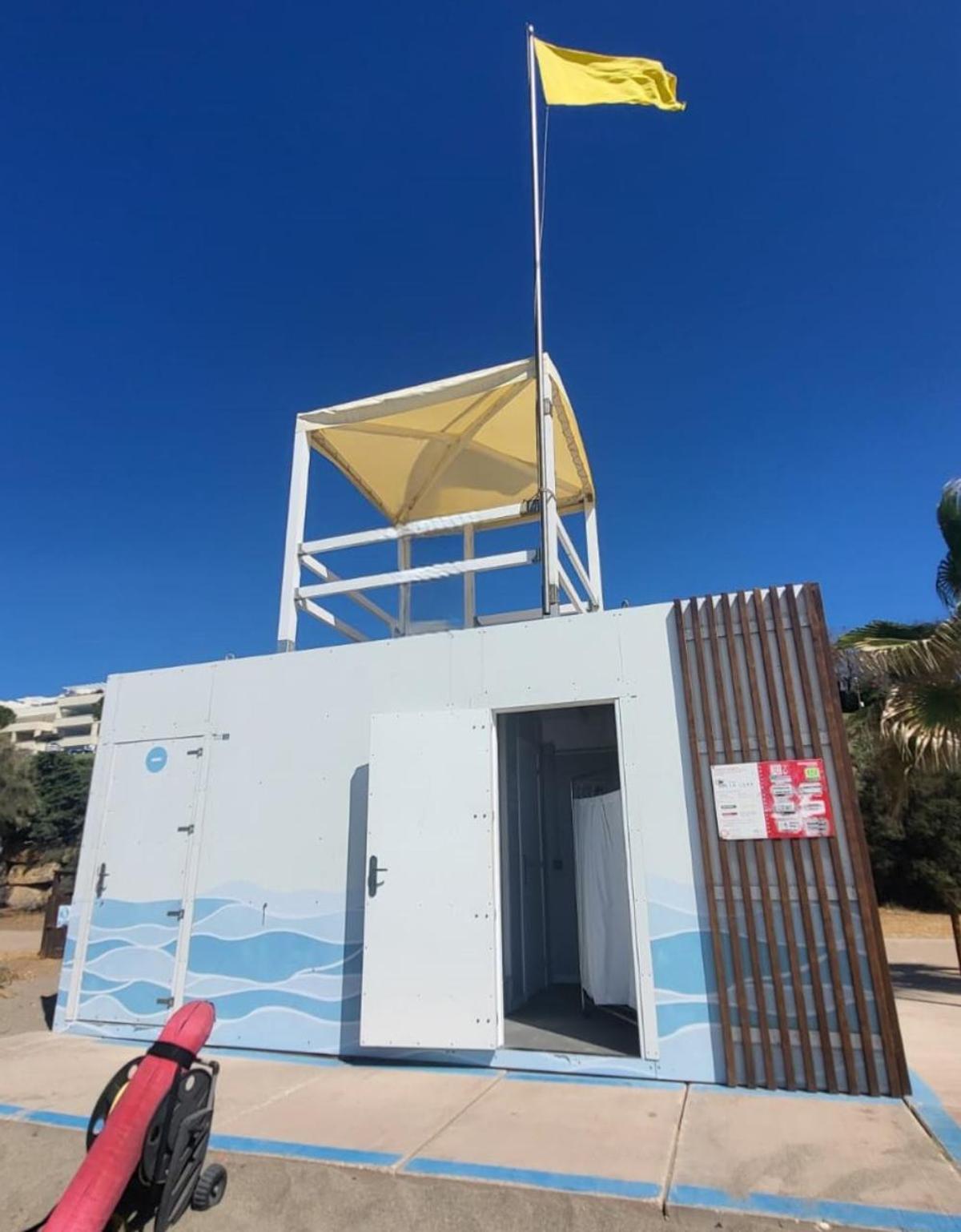 Torre de control de una playa ed Mijas.