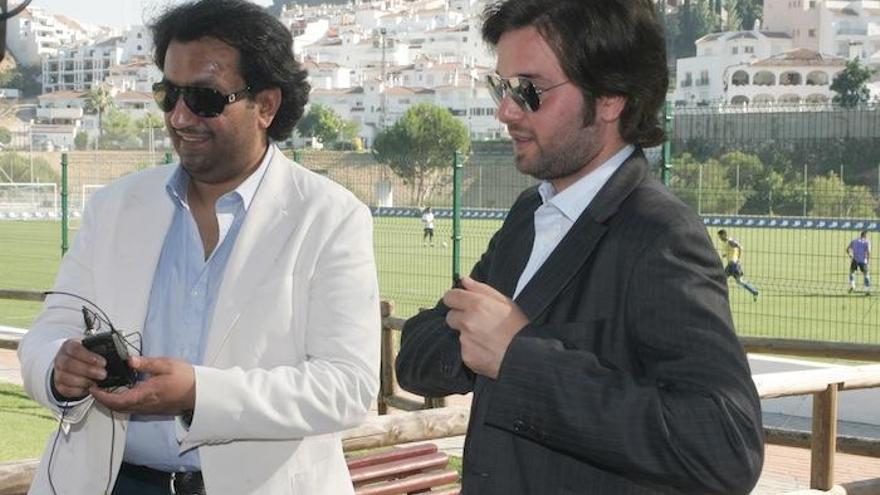 Al-Thani y Ghubn, en una foto de archivo de cuando ambos desembarcaron en el Málaga en el verano de 2010.