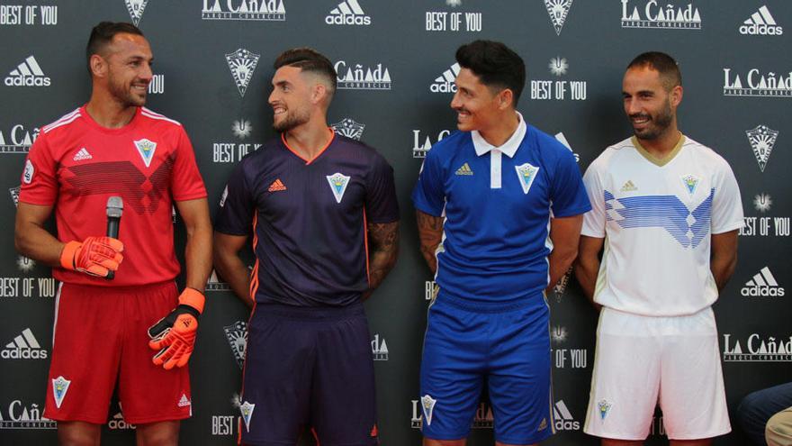 El FC presenta sus equipaciones - La Opinión de Málaga