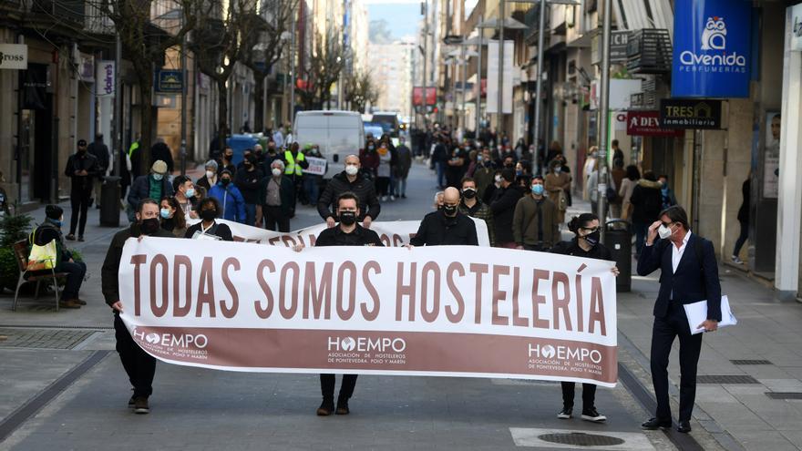 La hostelería de Pontevedra no abandona el luto ante la falta de un “rescate real”