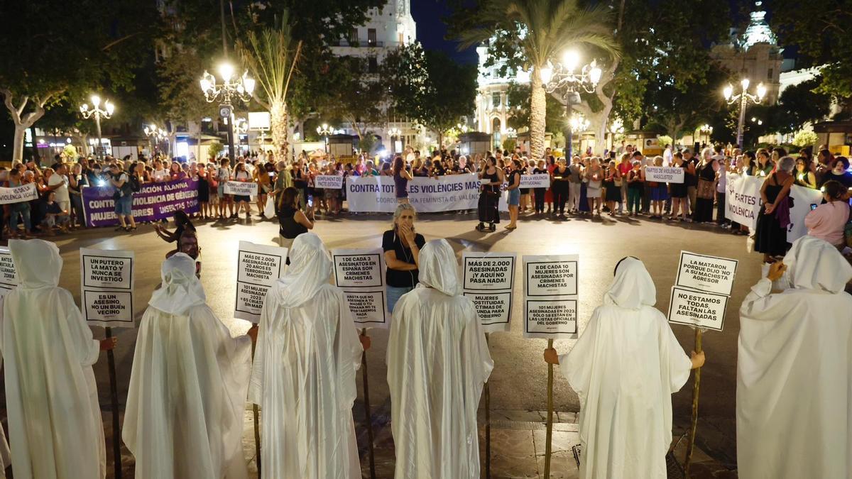 Así ha sido la Vigilia Feminista de València