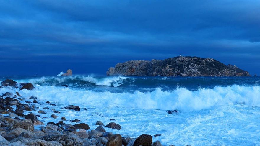 La neu fa acte de presència a Girona i sorprèn la Costa Brava