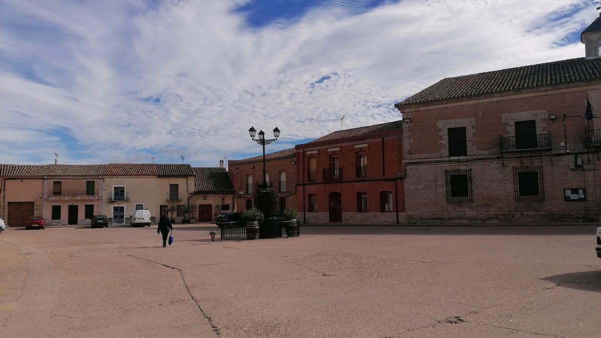 Plaza Mayor de Morales de Toro, localidad en la que se impartirá el curso sobre lavanda