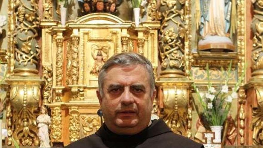 El padre José Rodríguez Carballo, en la Iglesia de Lodoselo. // J. Regal