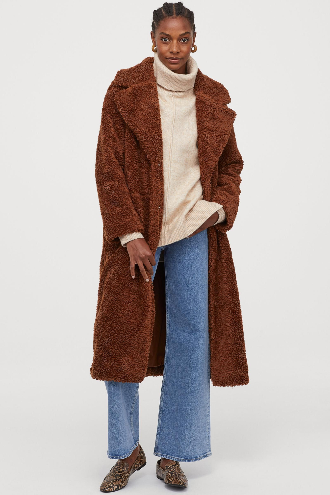 Abrigo largo de pelo marrón, de H&M