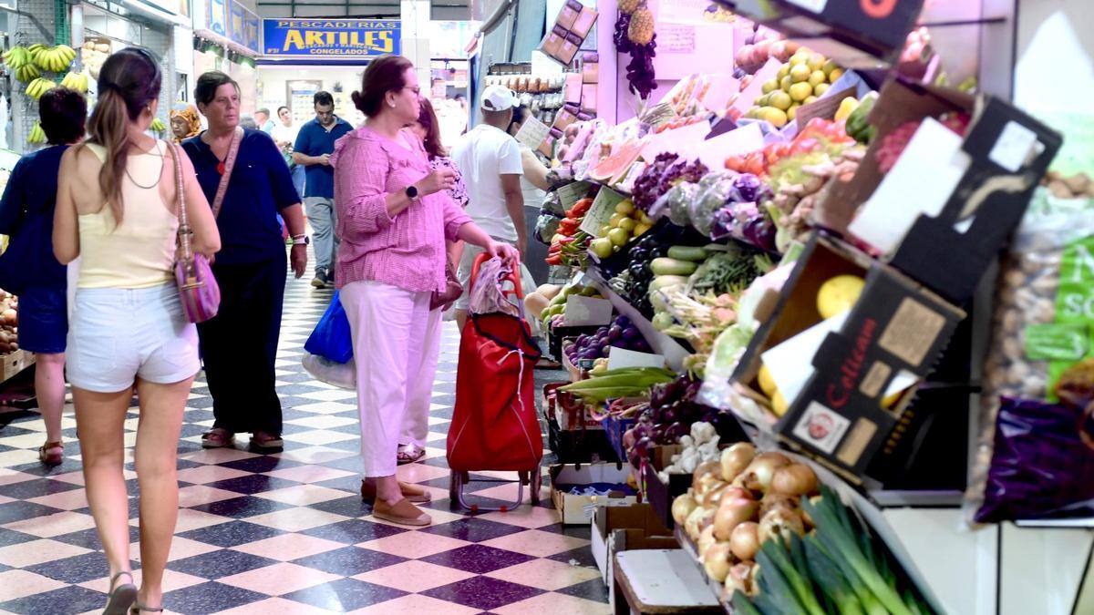 Compradores en el Mercado Central